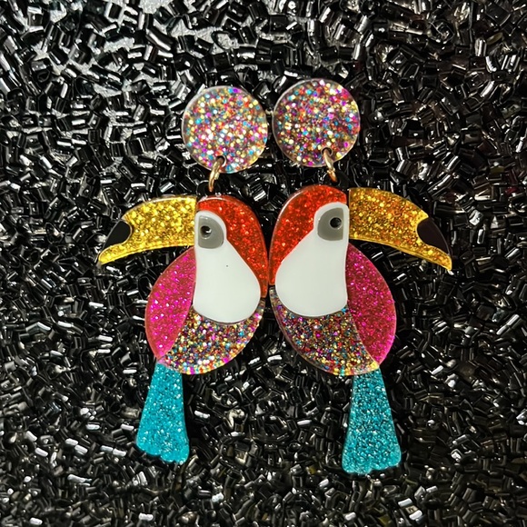 Multi colored glitter Toucan dangle Earrings.These earrings have a Tropical Vibe - Picture 5 of 11